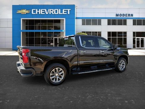 Used 2019 Chevrolet Silverado 1500 High Country w/ Technology Package AWD/4WD image 4