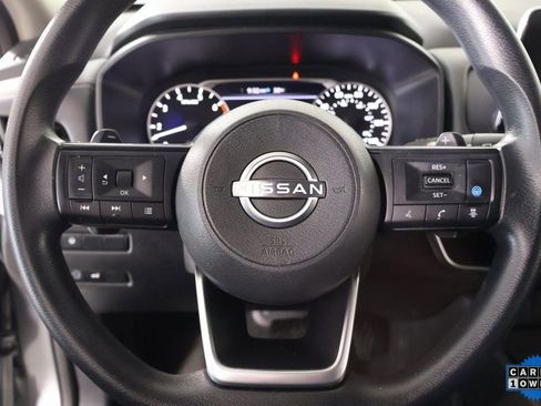 Used 2024 Nissan Rogue SV image 3