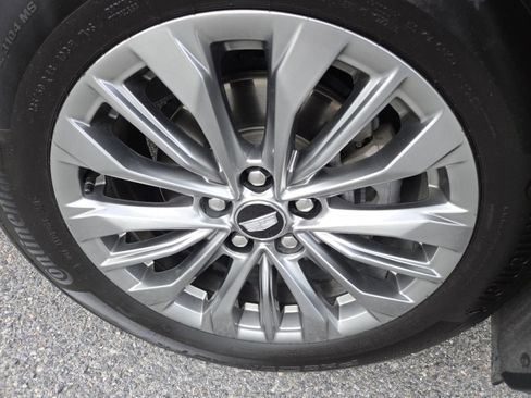 Used 2025 Cadillac XT4 Premium Luxury image 9