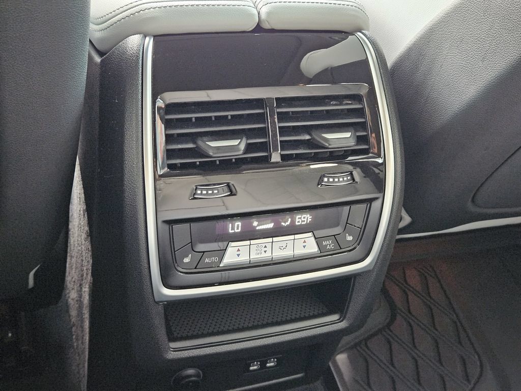 Used 2025 BMW X5 M60i AWD/4WD image 18