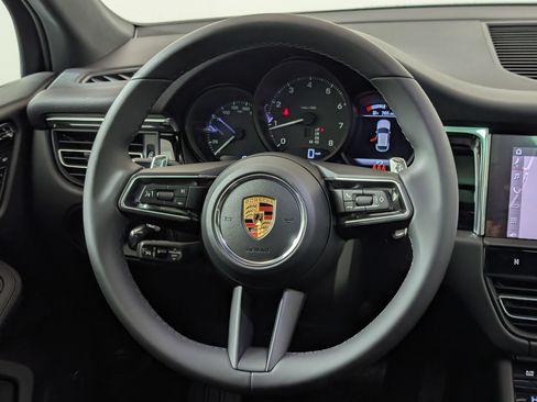 Certified 2026 Porsche Macan AWD/4WD image 13