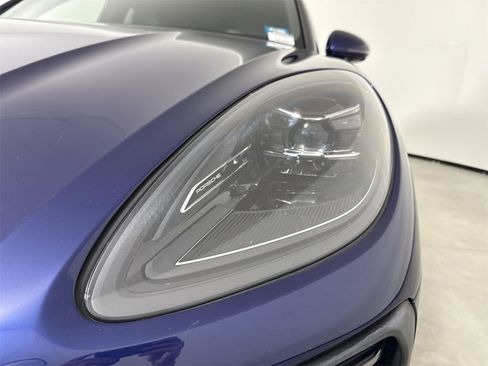 Certified 2023 Porsche Macan image 11