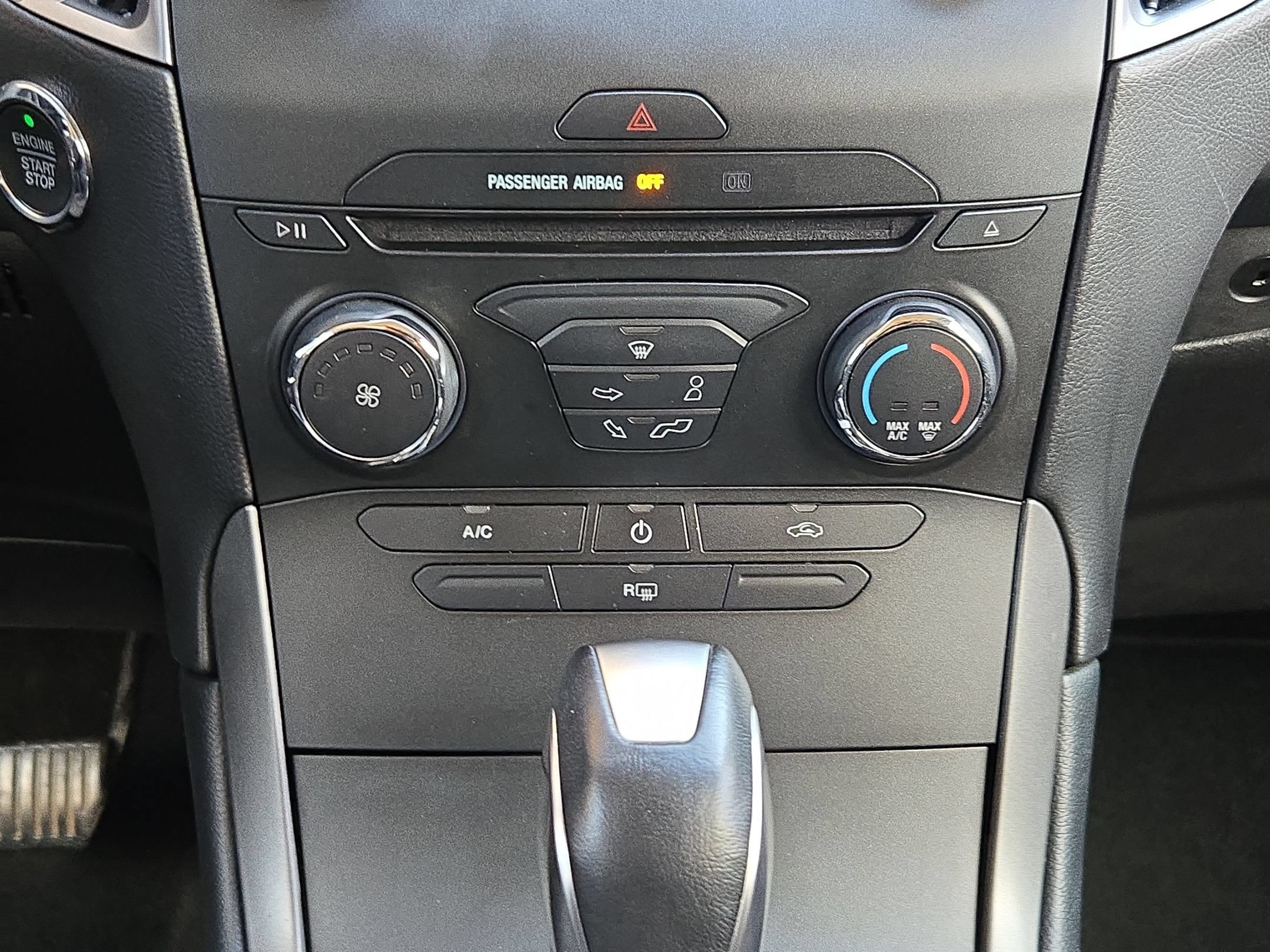 Used 2018 Ford Edge SE FWD image 18
