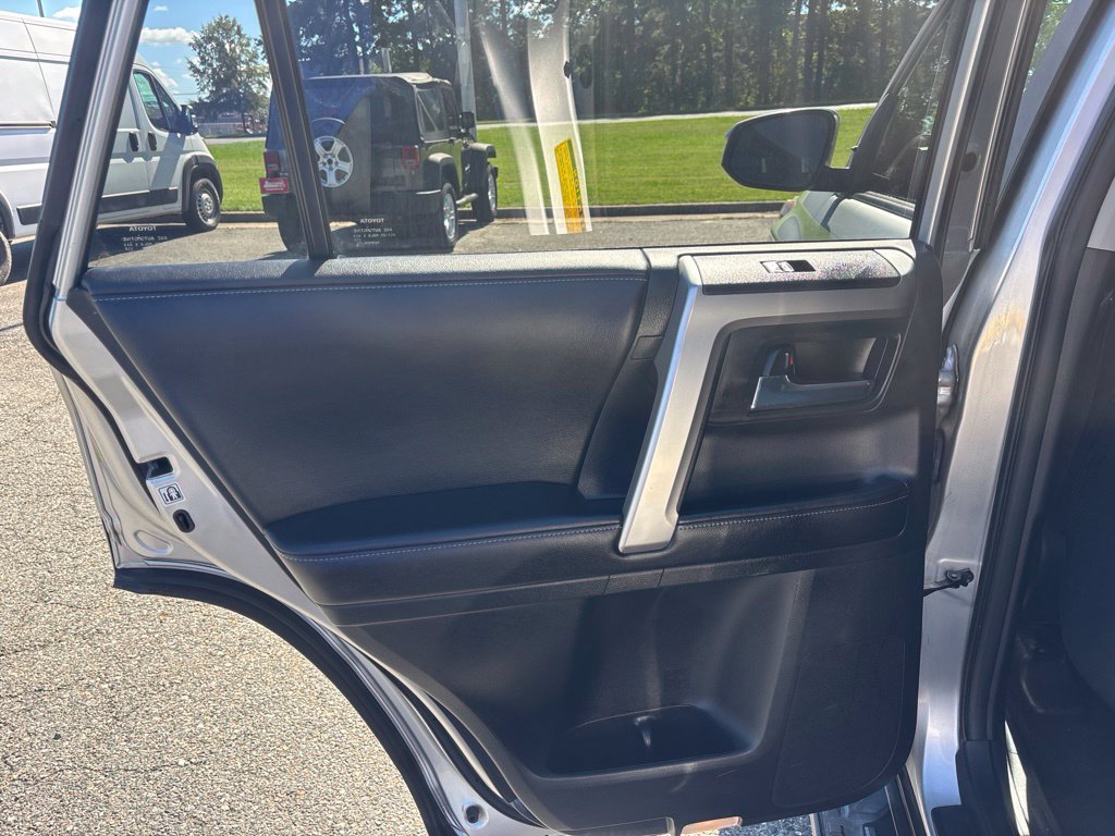 Used 2016 Toyota 4Runner SR5 AWD/4WD image 17