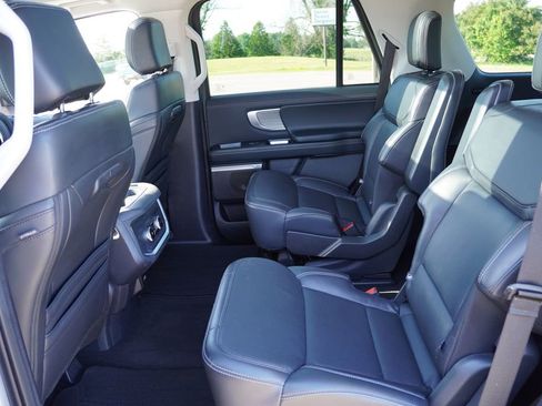 Certified 2025 Ford Expedition Platinum AWD/4WD image 18