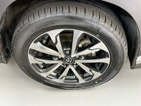 Used 2024 Toyota Corolla Cross XLE w/ Convenience Package image 11