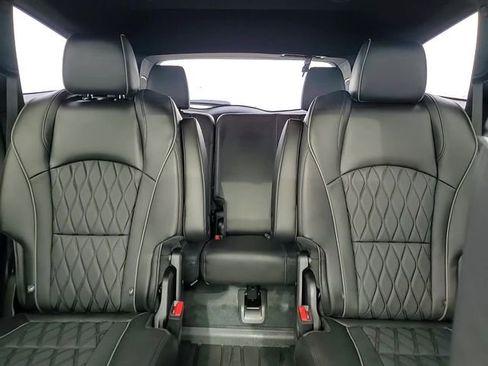 Certified 2023 Buick Enclave Avenir w/ Avenir Technology Package image 22