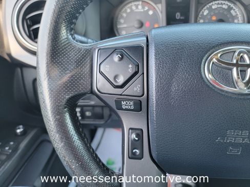 Used 2018 Toyota Tacoma TRD Off-Road w/ Technology Package image 19