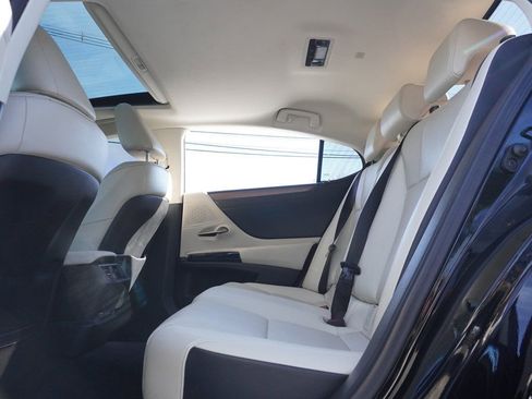 Used 2023 Lexus ES 250 w/ Premium Package image 37