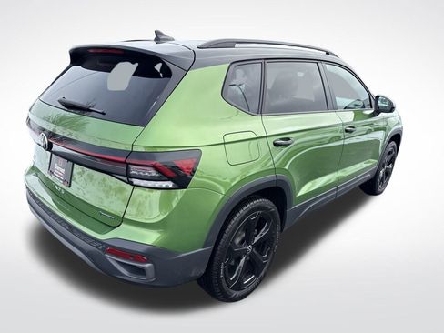 Certified 2025 Volkswagen Taos SE image 5