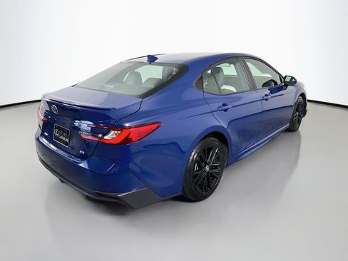 Used 2025 Toyota Camry SE FWD image 7