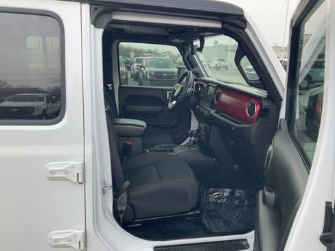 Used 2022 Jeep Wrangler Unlimited Rubicon w/ Cold Weather Group image 12