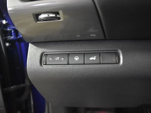 Used 2022 Nissan Pathfinder SL w/ SL Black Package AWD/4WD image 14