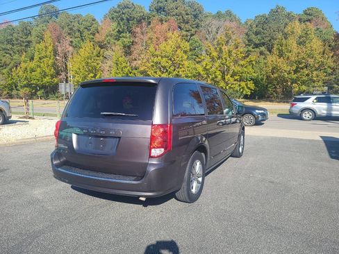 Used 2016 Dodge Grand Caravan SE image 7