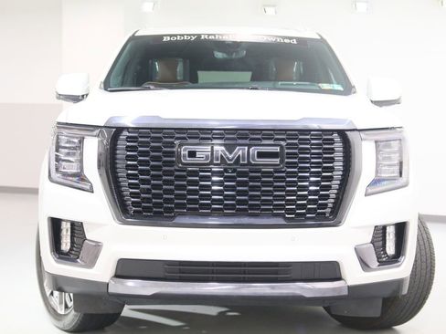 Used 2023 GMC Yukon XL Denali Ultimate AWD/4WD image 8