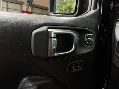 Used 2025 Jeep Wrangler Unlimited Sport AWD/4WD image 16