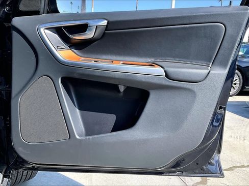 Used 2017 Volvo XC60 T5 Inscription image 21