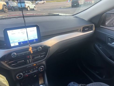 Used 2020 Ford Escape SE image 14