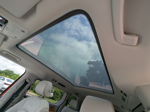 Used 2025 Volkswagen ID. Buzz 1st Edition RWD image 15