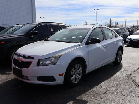 Used 2014 Chevrolet Cruze LS image 4