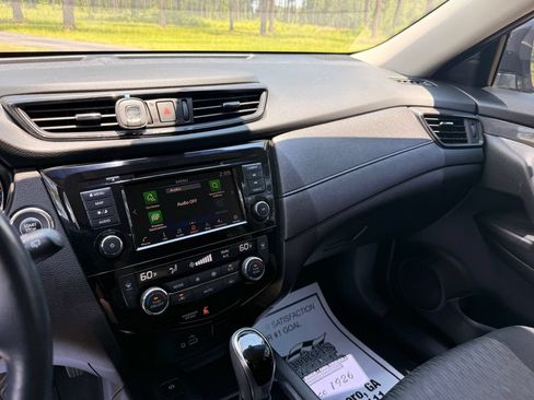 Used 2020 Nissan Rogue SV w/ Premium Package FWD image 16