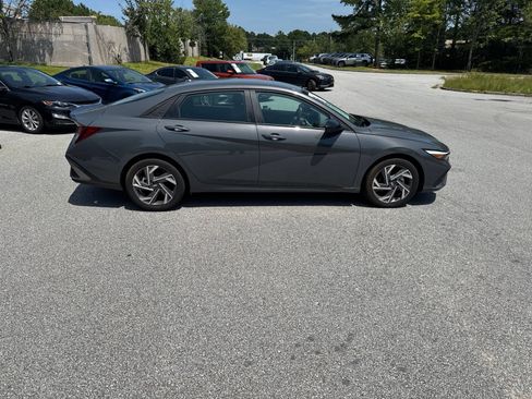 Certified 2025 Hyundai Elantra Sport FWD image 5