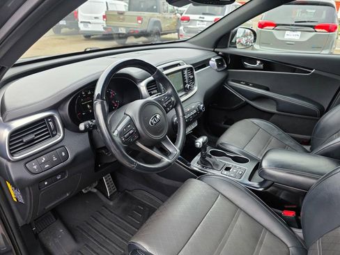 Used 2017 Kia Sorento SX image 10