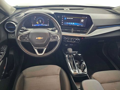 Used 2024 Chevrolet Trax LT w/ Driver Confidence Package FWD image 18