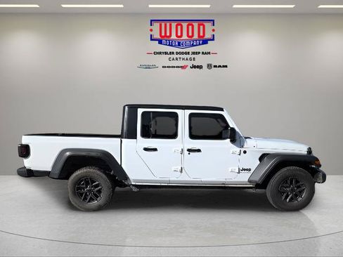 Used 2025 Jeep Gladiator Sport AWD/4WD image 2
