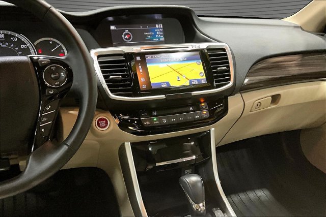Used 2017 Honda Accord Touring image 9