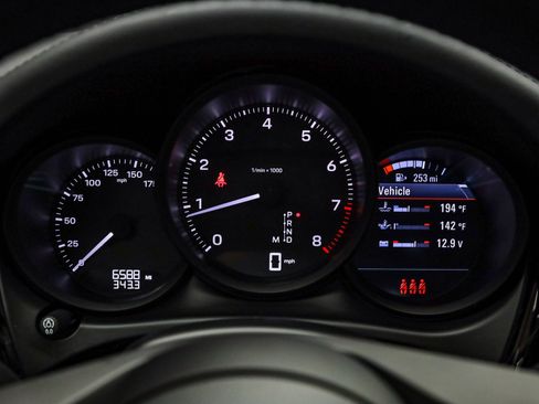 Used 2025 Porsche Macan image 29