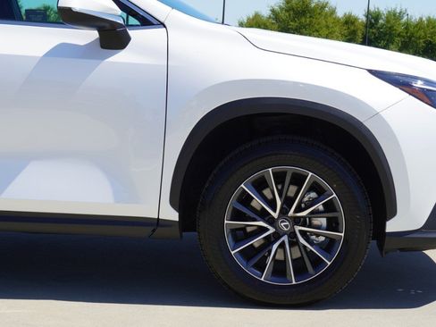 Used 2025 Lexus NX 250 FWD w/ Accessory Package (Z1) image 9
