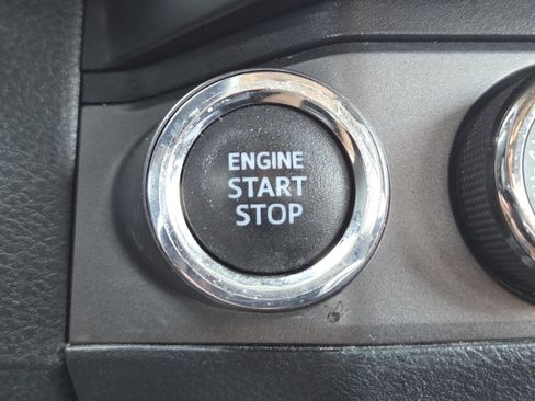 Used 2021 Toyota Tacoma TRD Off-Road AWD/4WD image 31