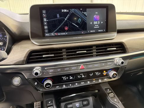 Used 2022 Kia Telluride SX w/ SX Prestige Package image 19