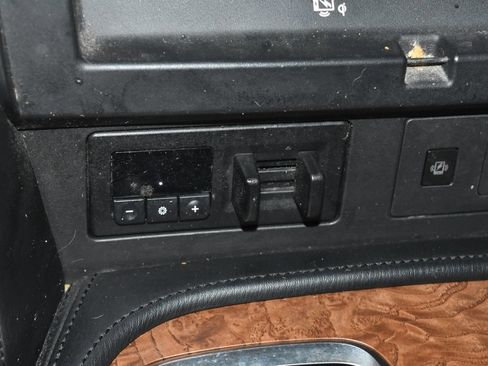 Used 2021 Nissan Armada SL w/ Captain's Chairs Package AWD/4WD image 17