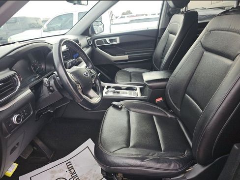 Used 2020 Ford Explorer XLT w/ Equipment Group 202A image 11