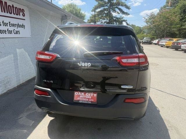 Used 2016 Jeep Cherokee Latitude w/ Cold Weather Group AWD/4WD image 6