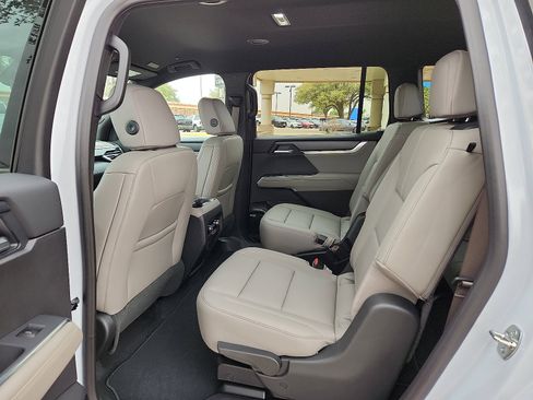 New 2026 GMC Acadia Elevation image 7