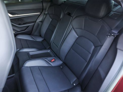 Certified 2022 Porsche Taycan Turbo image 31