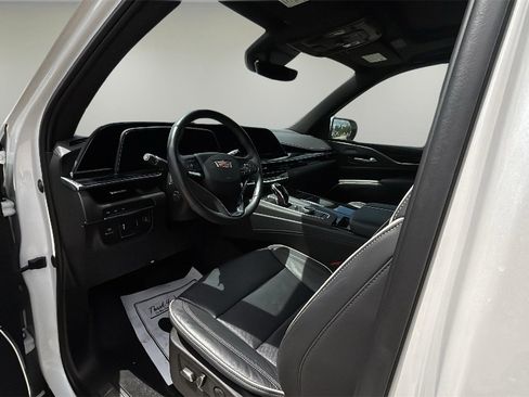 Used 2023 Cadillac Escalade ESV Sport w/ Touring Package image 18