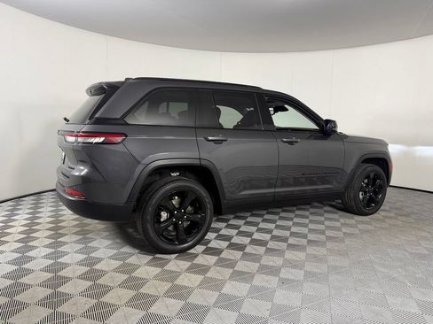 Certified 2023 Jeep Grand Cherokee Limited w/ Black Appearance Package AWD/4WD image 7