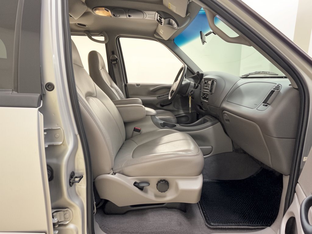Used 1999 Ford Expedition XLT RWD image 29