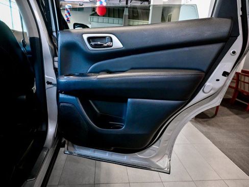 Used 2014 Nissan Pathfinder SL w/ SL Tech Package AWD/4WD image 24
