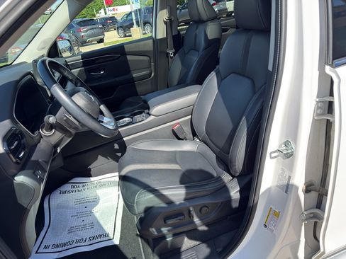Used 2024 Honda Pilot Touring image 10