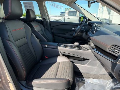 Used 2025 Nissan Rogue SV AWD/4WD image 27
