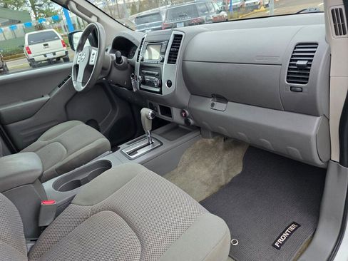Used 2015 Nissan Frontier SV image 22