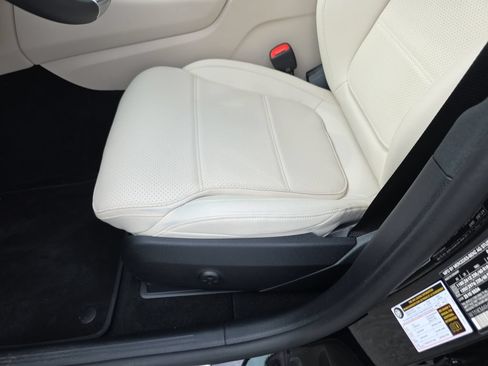 Used 2025 Mercedes-Benz GLC 300 4MATIC image 20