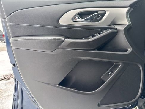 Used 2023 Chevrolet Traverse LT image 13