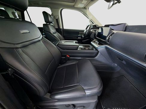 Used 2025 Ford Expedition Platinum AWD/4WD image 26