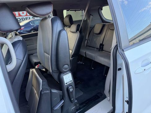 Used 2019 Kia Sedona EX FWD image 16